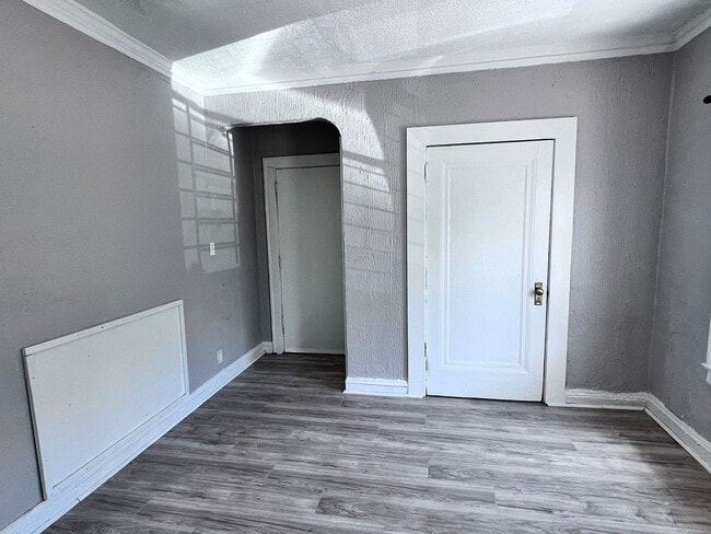 Building Photo - 848 Linn Dr