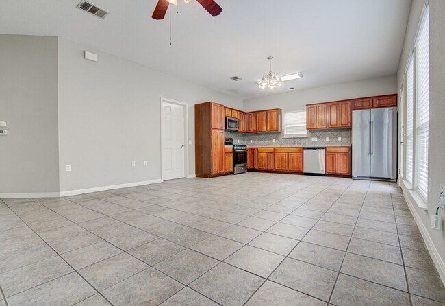 Building Photo - 1702 Singleton Ave