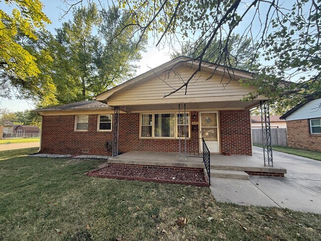 Building Photo - 445 S Kokomo Ave