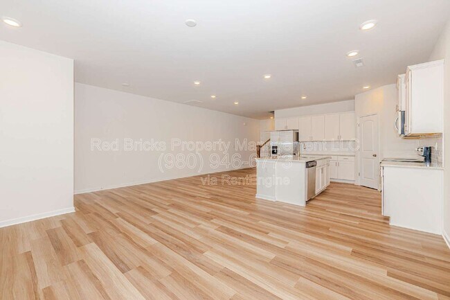 Building Photo - 317 Planters Trace Ln
