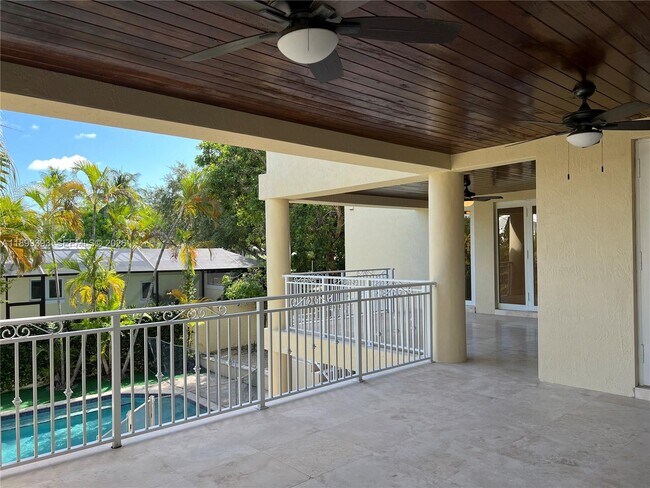 Building Photo - 573 Satinwood Dr