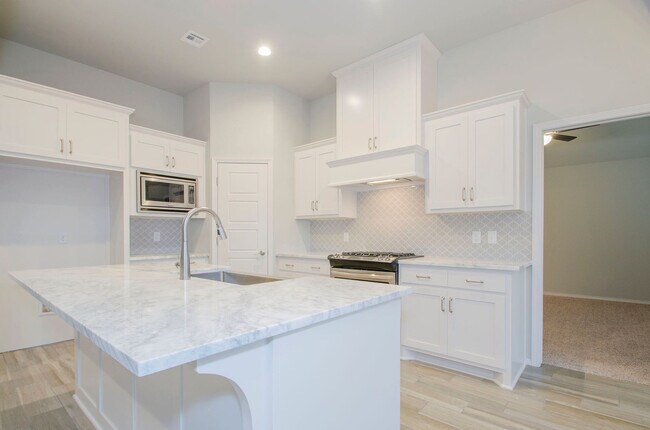 Building Photo - 4 Bed, 2.5 Bath, 3 Car Garage Beauty In Desirable Brighton Village In BA!