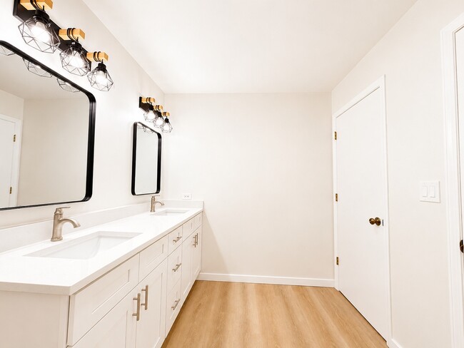 Building Photo - 2912 White Thorn Cir
