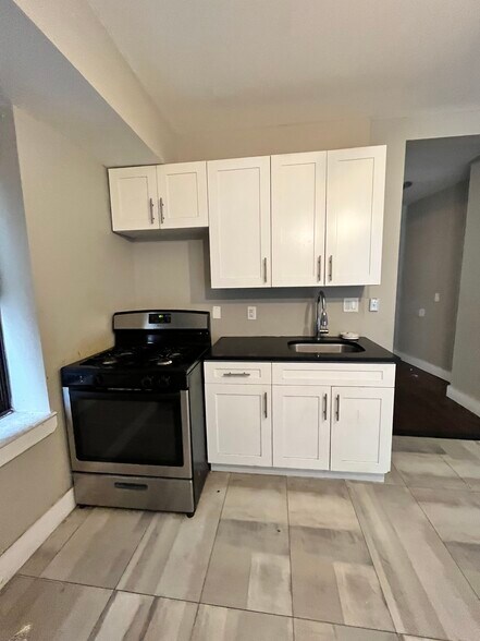 615 Bramhall Ave 1R - 618 Bramhall Ave