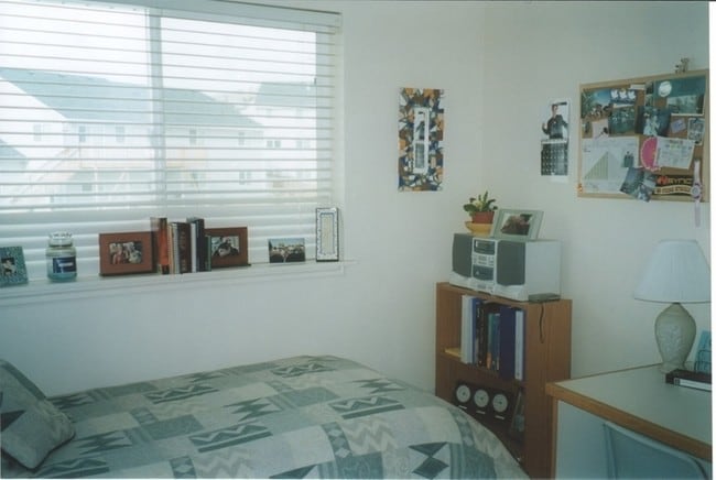 Bedroomm - Hillside Village Apartments
