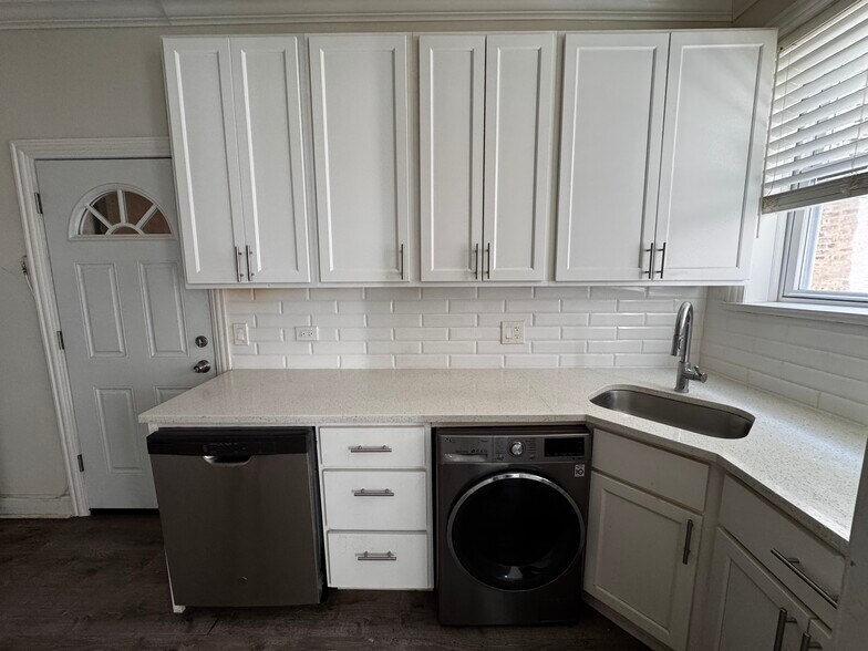 Building Photo - 321 Kedzie St