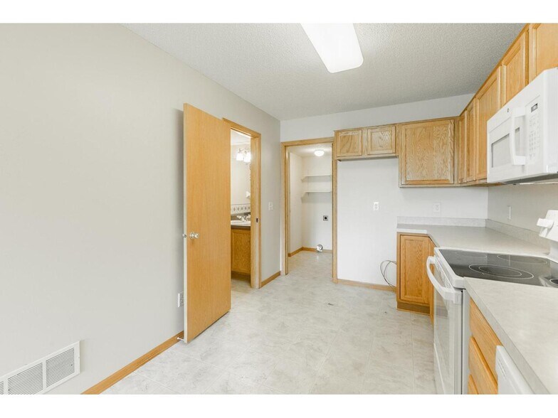 Building Photo - 808 Ferdinand Dr