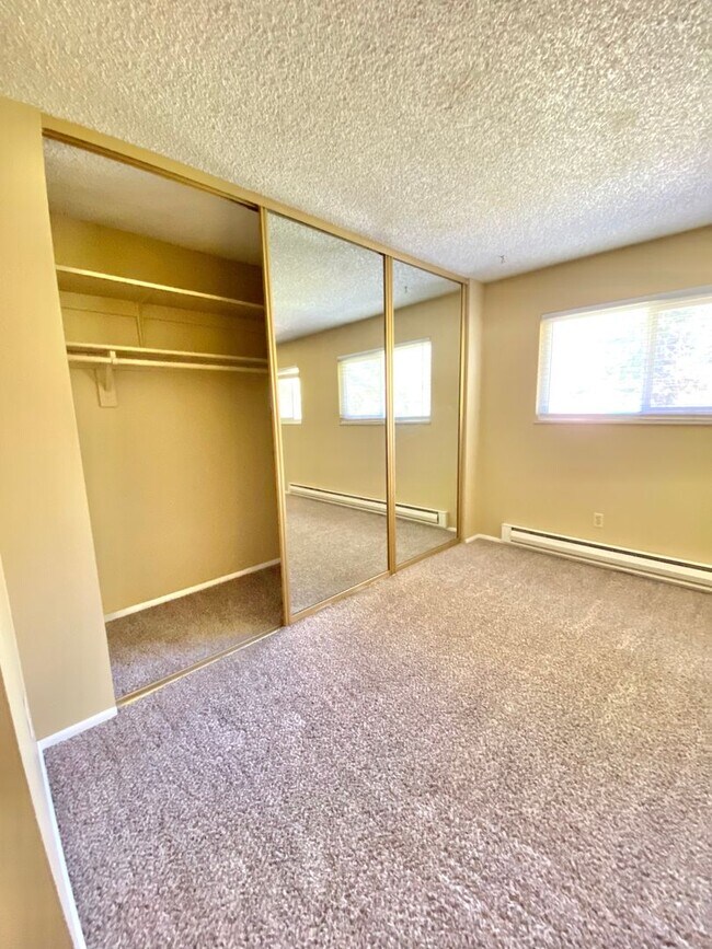 Building Photo - 464 Smithridge Park