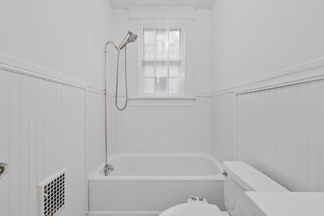 Building Photo - 1711 Primrose Ave