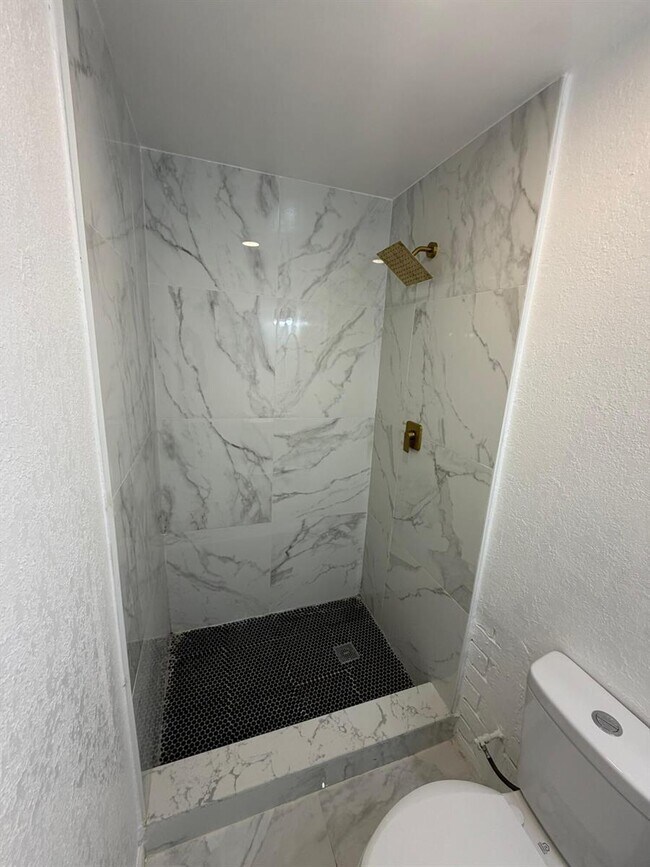 Building Photo - Northeast 7th Avenue, Pompano Beach, FL 33064 - 5 BR 3 BA house