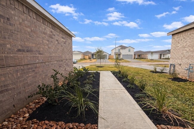 Building Photo - 16802 Old Wagon Wy