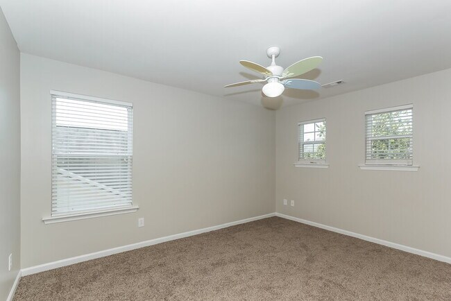 Building Photo - 30 Timber Ln