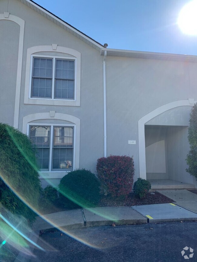 Building Photo - 3 Bedroom / 2.5 Bath Condo  Johnson City, TN