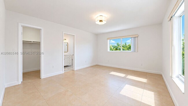 Building Photo - 3558 SW 26th St