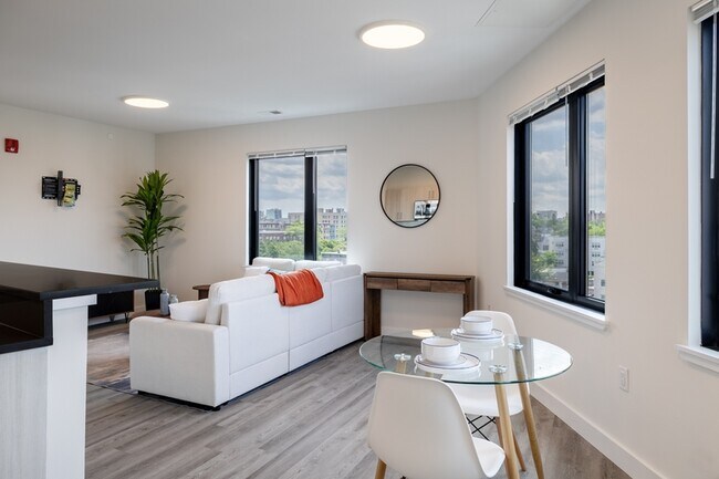 Building Photo - 72 S Essex Ave