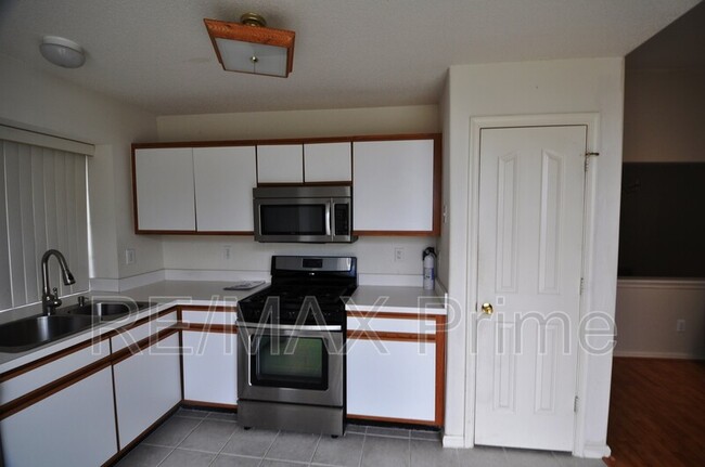 Building Photo - 6227 Oakglen Dr
