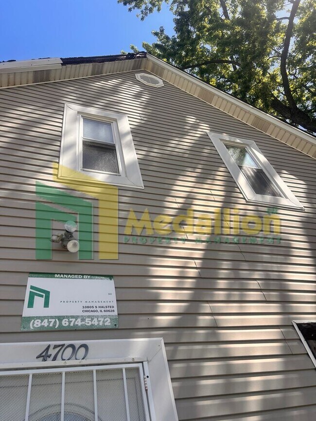 Building Photo - 4700 W Monroe St