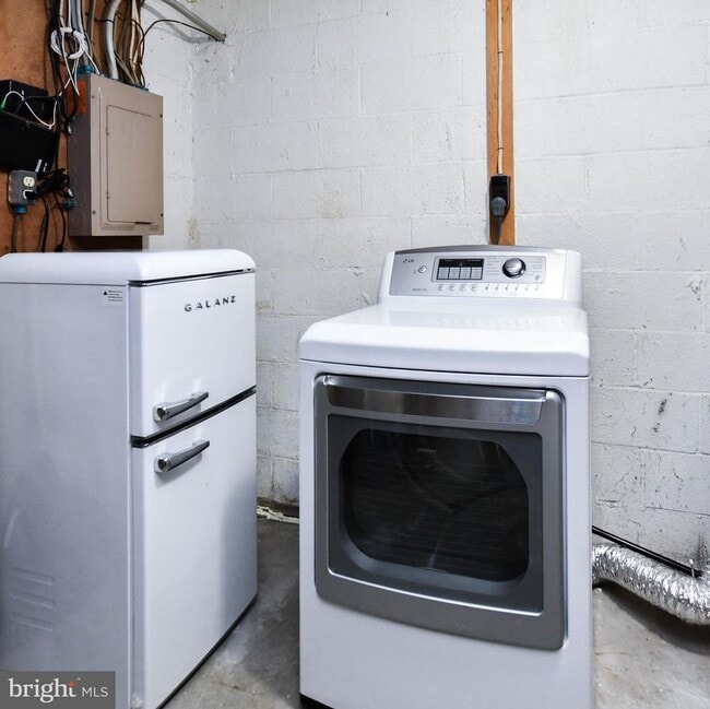 Building Photo - 7002 Cipriano Woods Ct