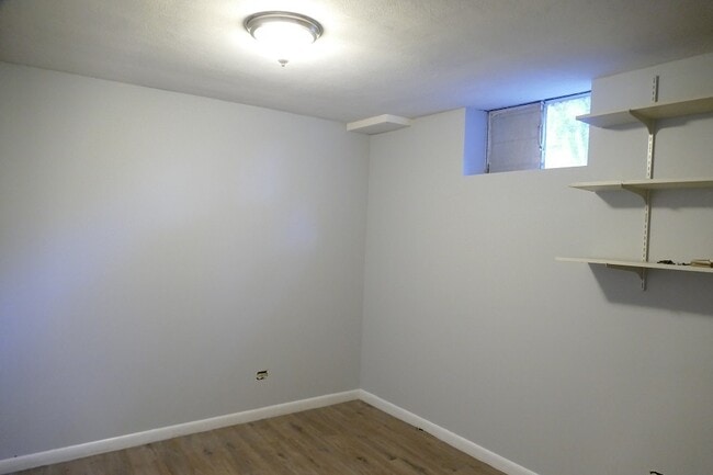 Building Photo - 5507 S Washington St