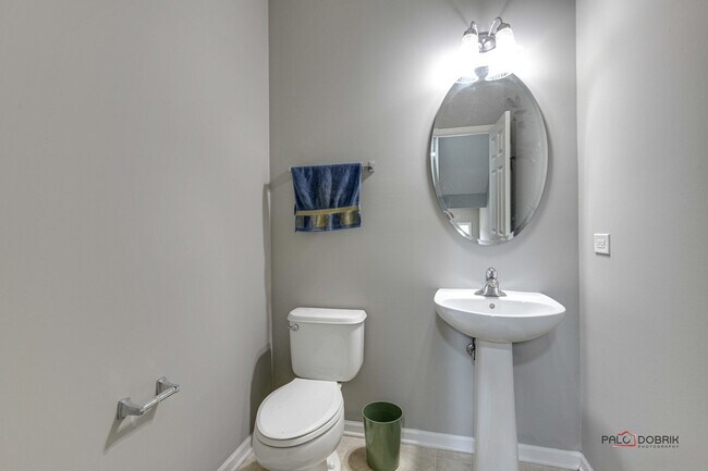 Building Photo - 921 Summit Creek Dr