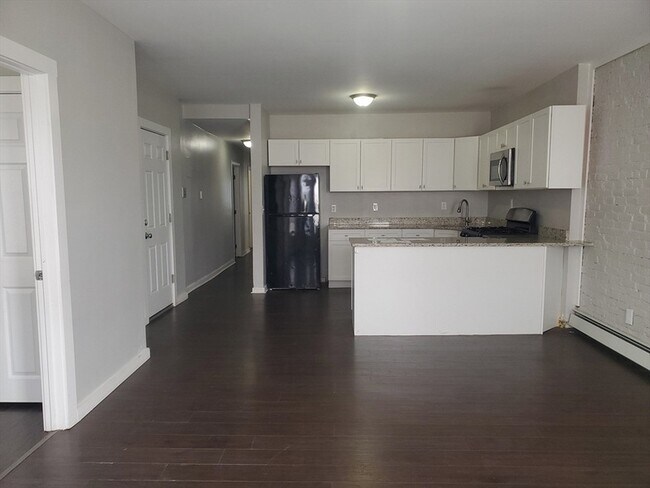 Building Photo - 620 Dudley St