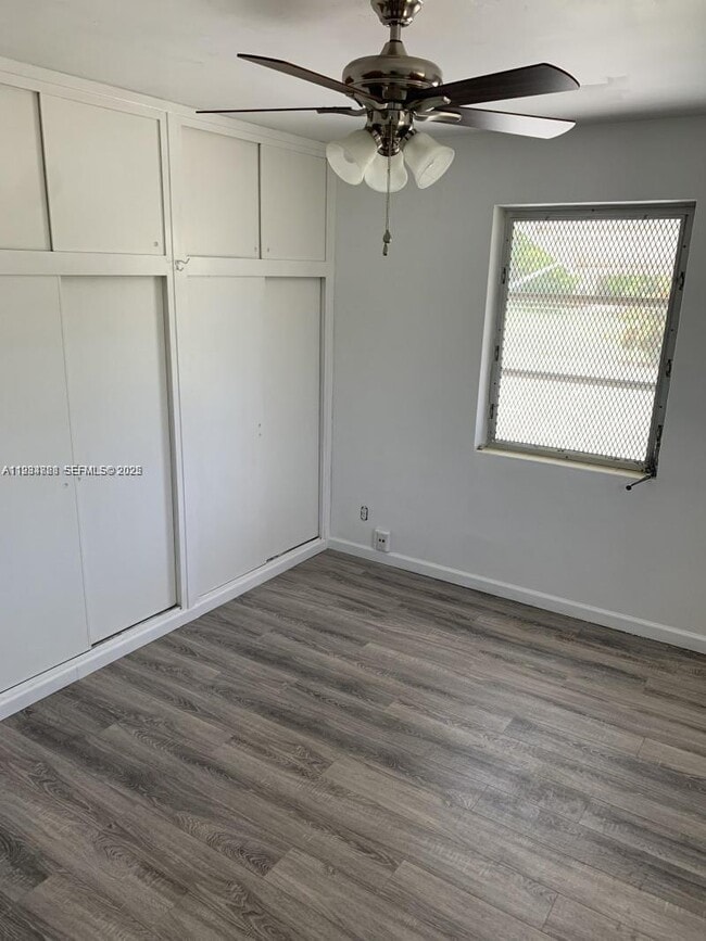 Building Photo - 707 Greenbriar Dr