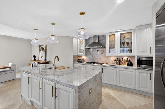 Building Photo - 3800 N Ocean Dr