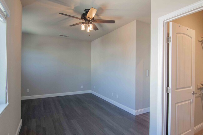Building Photo - MOVE IN SPECIAL!!! $500 OFF FIRST MONTH'S ...