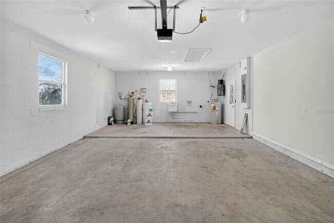 Building Photo - 11304 Balm Riverview Rd