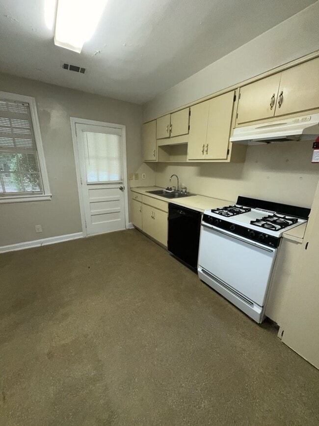 Building Photo - 3625 Woodlawn Ave