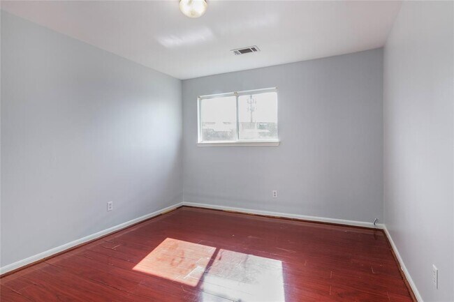 Building Photo - 6427 Waldron Dr
