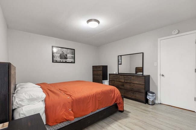 Building Photo - 3012 Fielding Rd