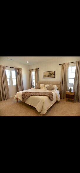 Building Photo - 2739 Primrose Ave