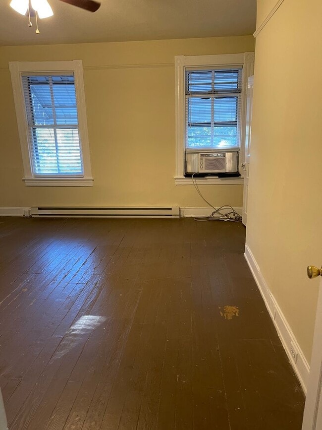 Building Photo - Large 3 bdrm/1 bath Home Within Walking Distance to VCU!