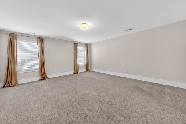Building Photo - 1400 Addison Lk St