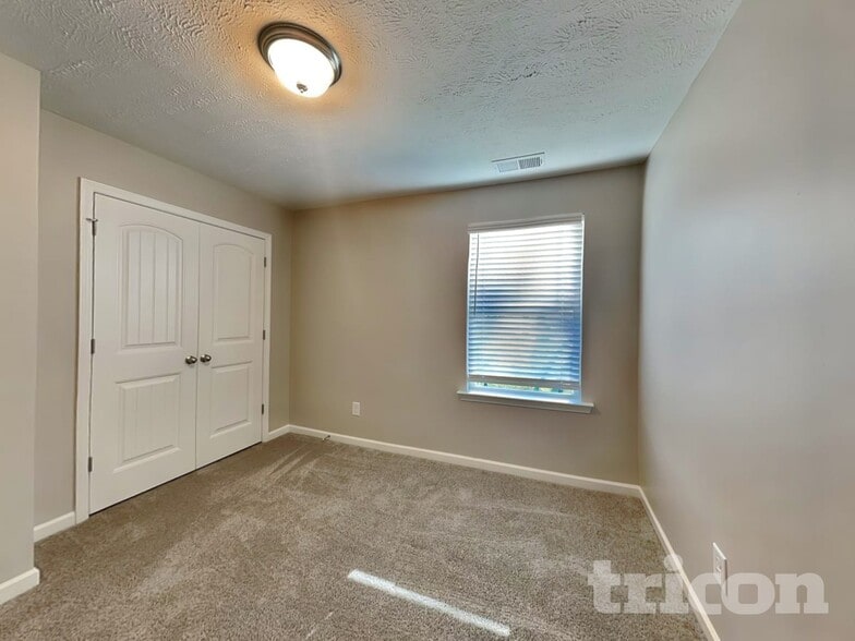 Building Photo - 143 Edgefield Ct