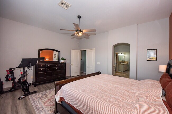 Building Photo - Spacious 3-Bedroom Oasis with Pool in Yuma...