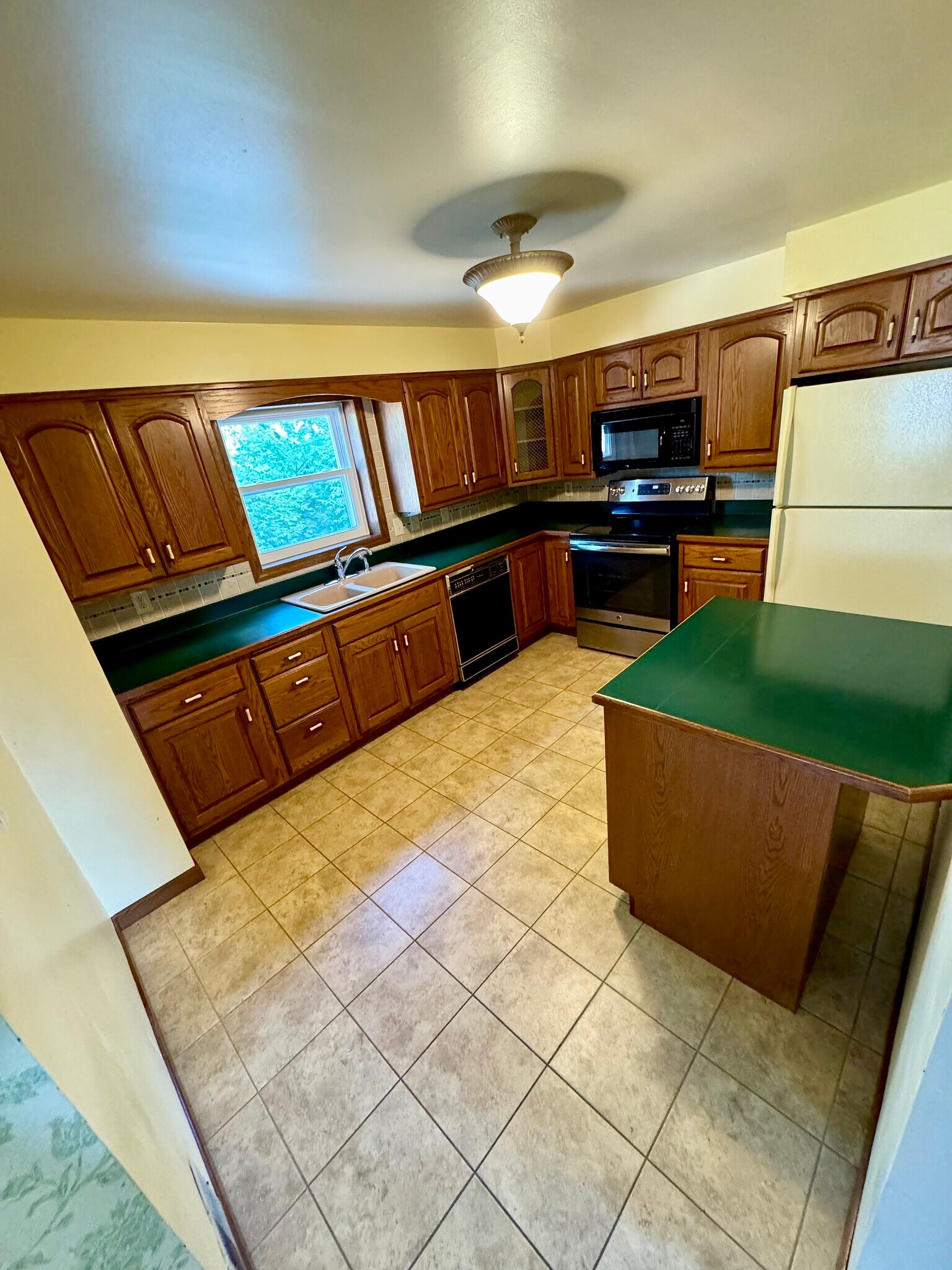 Building Photo - 229 Osceola Dr