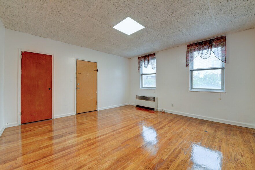 Building Photo - 71 Carmer Ave
