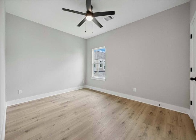 Building Photo - 217 Pheasant St