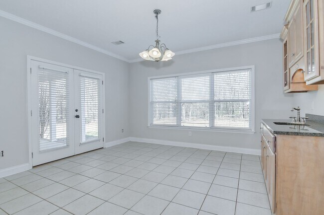 Building Photo - Large House on 3.5 Acres in Harlem