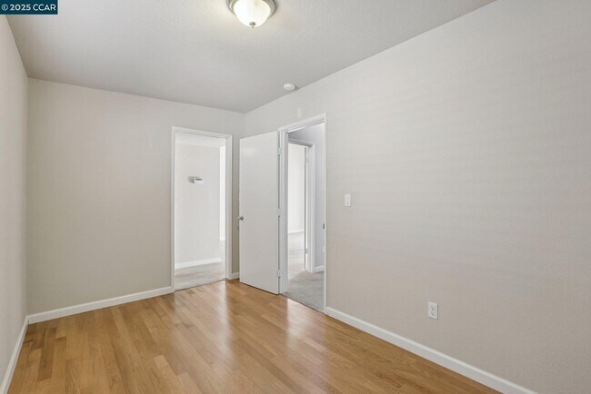 Building Photo - 1035 Alta Mesa Dr