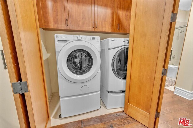 Building Photo - 5310 Leghorn Ave