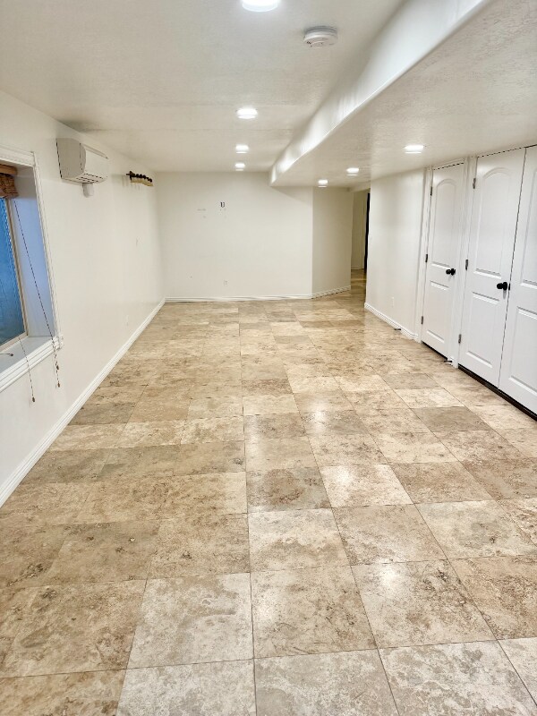 Building Photo - 10369 S 2840 W