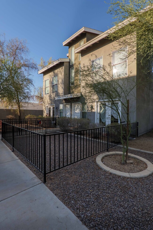 Building Photo - Roosevelt West Townhomes