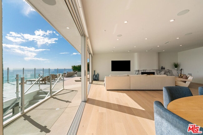 Building Photo - 18254 Coastline Dr