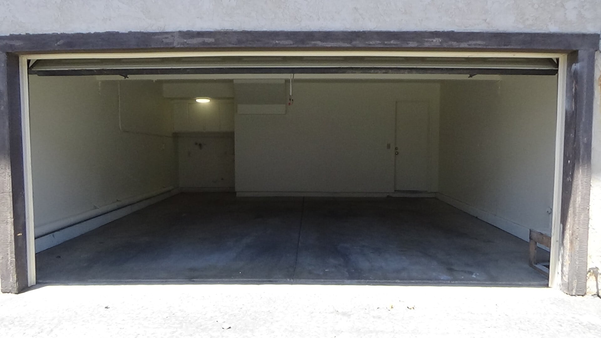 Building Photo - 704 Summerwood Ln