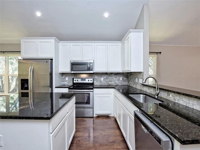 Building Photo - 7804 Diamond Trail