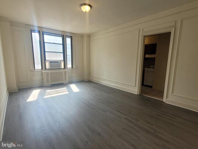 Building Photo - 2031 Locust St