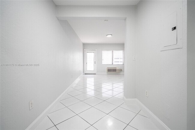 Building Photo - 7640 Carlyle Ave